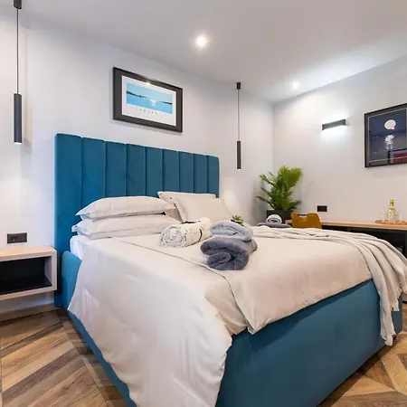 West Coast Deluxe سبليت