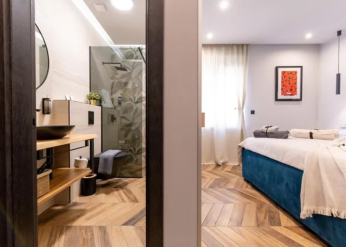 West Coast Deluxe 4* Split