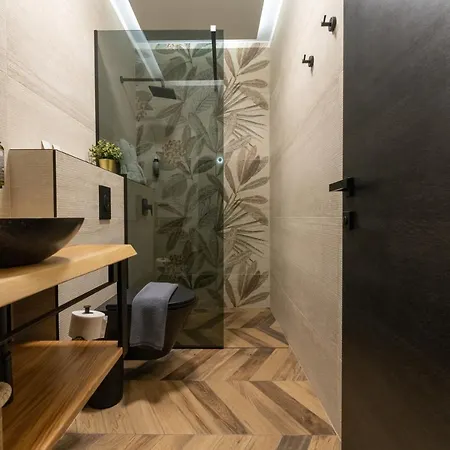 West Coast Deluxe 4* Split