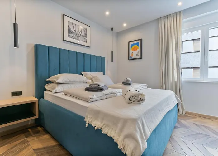 West Coast Deluxe Bed & Breakfast 4*