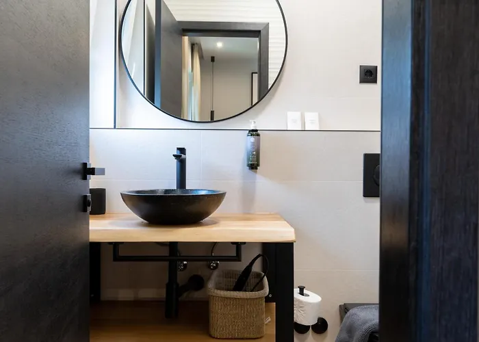 West Coast Deluxe Bed & Breakfast 4*